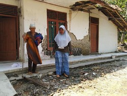 Cerita Warga yang Rumahnya Retak di Ciamis, Mengungsi Malam Pagi Kembali