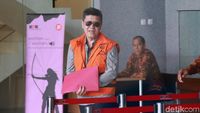 Diperiksa KPK, Kock Meng Tutupi Borgol dengan Map Merah