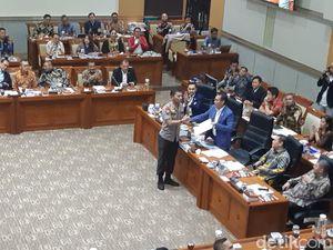 Tanya-Jawab Selesai, Uji Calon Kapolri Idham Diskors untuk Ambil Keputusan Tanya-Jawab Selesai, Uji Calon Kapolri Idham Diskors untuk Ambil Keputusan