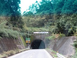 Terowongan Menembus Gunung Bikin Perjalanan Lebih Cepat