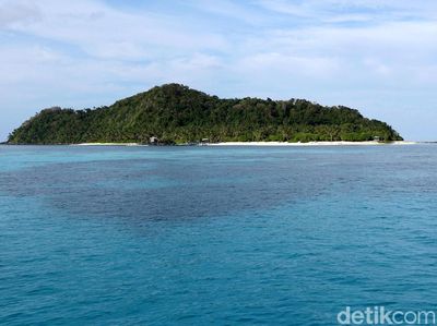 Menjelajah Pulau Senoa yang Memesona
