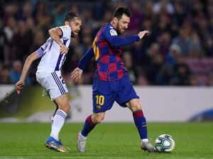 Vidal Habis Kata-kata untuk Messi Si Alien