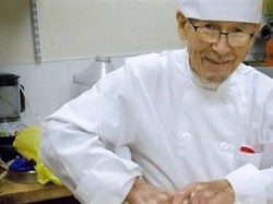 Di Usia 93 Tahun, Kakek Veteran Perang Ini Buka Toko Cupcake