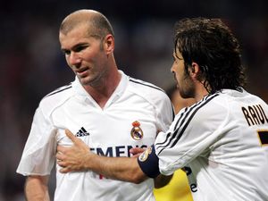 Zidane: Cepat atau Lambat, Raul Akan Melatih Madrid