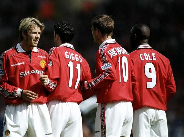 Bintang Sepakbola 1990-an: Memori Gocekan Ronaldo dan Rambut Beckham