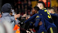 Di babak kedua, Arsenal bisa mencetak gol keempatnya. Pada menit ke-54, Milner membuat blunder yang berujung gol Ainsley Maitland-Niles. Skor menjadi 4-2 untuk keunggulan Arsenal. Reuters/Jason Cairnduff.