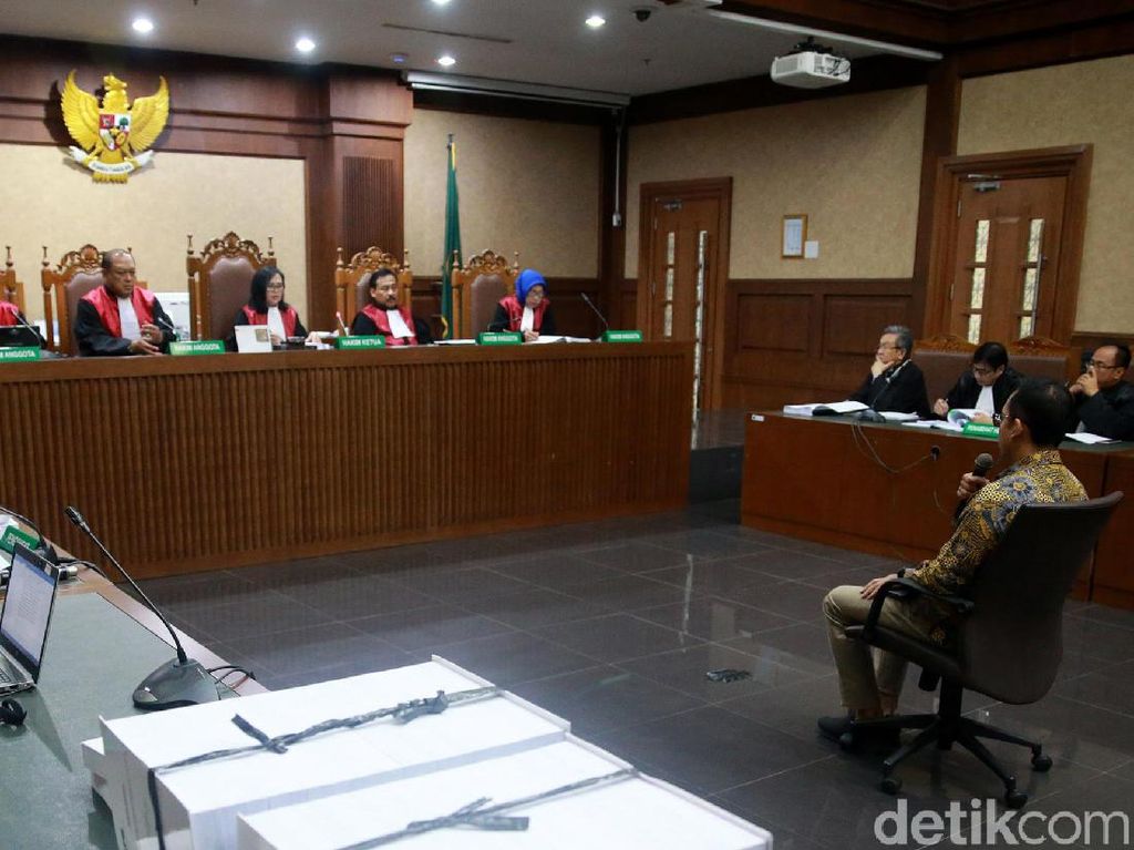 Didakwa Korupsi Alkes dan TPPU, Wawan Ajukan Eksepsi Didakwa Korupsi Alkes dan TPPU, Wawan Ajukan Eksepsi