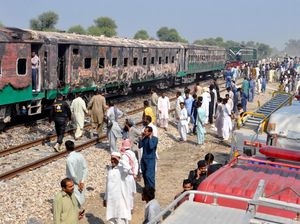 Korban Tewas Kebakaran Kereta di Pakistan Bertambah Jadi 65 Orang
