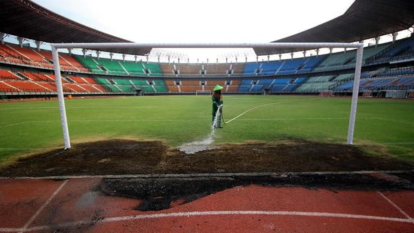 Perbaikan Stadion Gelora Bung Tomo Pascarusuh