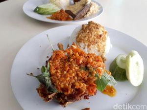 Pedas Mampus Bebek Penyet Ada di 5 Tempat Makan Ini Pedas Mampus Bebek Penyet Ada di 5 Tempat Makan Ini