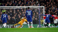 Pada pertandingan di Stamford Bridge, Kamis (31/10/2019) dinihari WIB, MU memimpin 1-0 atas Chelsea di babak pertama. REUTERS/Eddie Keogh.