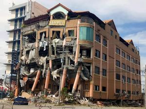 Hotel Evas Filipina Rusak Berat Akibat Gempa M 6,5 Hotel Evas Filipina Rusak Berat Akibat Gempa M 6,5