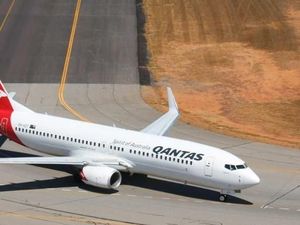 Penerbangan Qantas ke London Batal Gegara Penumpang Positif Corona Penerbangan Qantas ke London Batal Gegara Penumpang Positif Corona