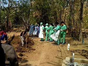 Polisi Bongkar Makam Rahadi yang Mayatnya Dicor Anak Kandung di Tegal