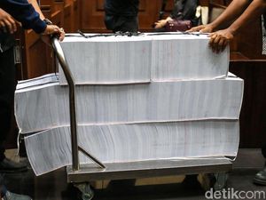 Tumpukan Berkas Perkara Wawan di Kasus Alkes dan TPPU