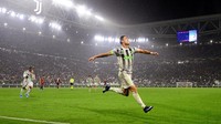Cristiano Ronaldo merayakan gol yang dicetaknya lewat titik putih. Reuters/Massimo Pinca.