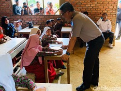Ke SD Marjinal di Kampar, Kapolda Riau Ingin Wujudkan Manusia Unggul