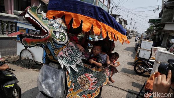 Potret Odong-odong, Hiburan Murah yang Terancam Dilarang Operasi