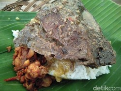 Meski Buruk Rupa, Bebek Bacem Bu Sis Juara Lezatnya