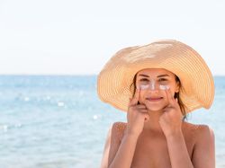 5 Manfaat Sunscreen yang Perlu Diketahui, Salah Satunya Mencegah Kanker