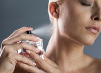 Ingin Wangi Parfum Tahan Lama? Semprot di Titik Ini Bunda