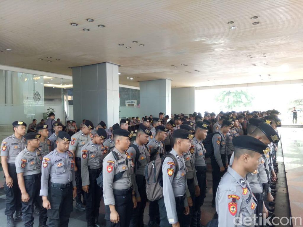 Jelang Demo Buruh, Ratusan Polisi Berjaga di Kemnaker Jelang Demo Buruh, Ratusan Polisi Berjaga di Kemnaker