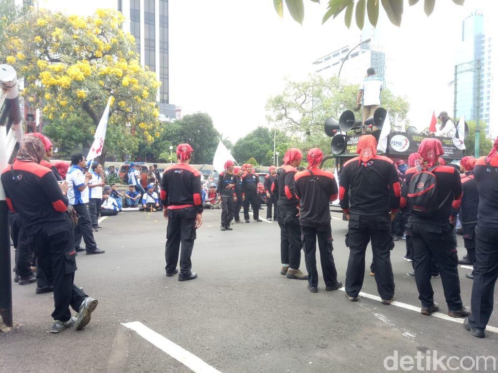 Buruh Kesal! Iuran BPJS Kesehatan Naik 100%, UMP Cuma 8,5% Buruh Kesal! Iuran BPJS Kesehatan Naik 100%, UMP Cuma 8,5%