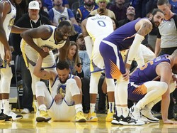 Kalah Lagi, Warriors Juga Kehilangan Curry yang Patah Tangan Kiri