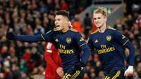 Arsenal sempat unggul 3-1 setelah Gabriel Martinelli mencetak dua gol berturut-turut. REUTERS/Andrew Yates.