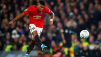 Kemenangan MU ditentukan oleh gol kedua Rashford yang diciptakan melalui situasi set-piece. REUTERS/Eddie Keogh.