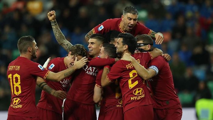 Bermain dengan 10 orang, AS Roma menang 4-0 atas Udinese dalam lanjutan Liga Italia ( Foto: Gabriele Maltinti/Getty Images) Bermain dengan 10 orang, AS Roma menang 4-0 atas Udinese dalam lanjutan Liga Italia ( Foto: Gabriele Maltinti/Getty Images)