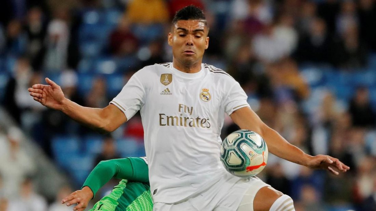 Casemiro selalu dimainkan dalam 13 pertandingan Real Madrid pada musim ini (Foto: Susana Vera/Reuters)