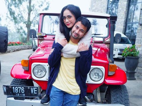 Bukti Cinta, 5 Bunda Seleb Dikado Rumah Hingga Mobil Mewah oleh Suami