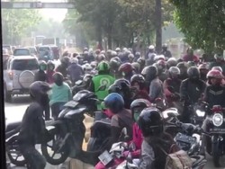Pemotor Kangkangi Pembatas Busway Kurang Edukasi
