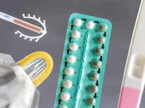 Jokowi Atur Penyediaan Alat Kontrasepsi untuk Siswa dan Remaja