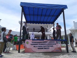 Kepergok Mesum di Mobil, Pasangan Selingkuh di Aceh Dicambuk