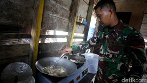 Melihat Kehidupan Para Penjaga Garda Terdepan Indonesia