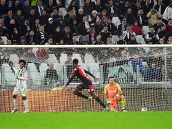 Keunggulan Bianconeri tak bertahan lama. Genoa berhasil menyamakan kedudukan pada menit ke-40. Berawal dari salah umpan yang dilakukan Alex Sandro, bola berakhir di kaki Christian Kouame. Dengan satu tembakan, ia pun sukses mengecoh Buffon. Reuters/Massimo Pinca.