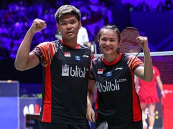 Melati Buka-Bukan soal Gandengan Tangan dengan Praveen Saat Naik Podium