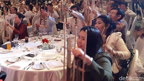 Operator Kereta se-ASEAN Main Angklung di Bangkok