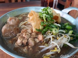 Puasnya Makan Mie Ayam Wajan Racikan Mbak Wati dari Bantul