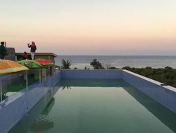 Pesona Keindahan Pantai dari Kafe Tanjung Dugong