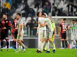 Raihan tiga angka ini membuat Gianluigi Buffon dkk kembali memuncaki klasemen Liga Italia dengan 26 poin. Si Nyonya Tua kembali menyalip Inter Milan, yang menguntit di posisi kedua dengan 25 poin. Reuters/Massimo Pinca.
