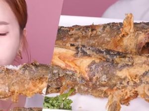 Kocak! Begini Ekspresi YouTuber Korea Cicip Lele Goreng Pertama Kali