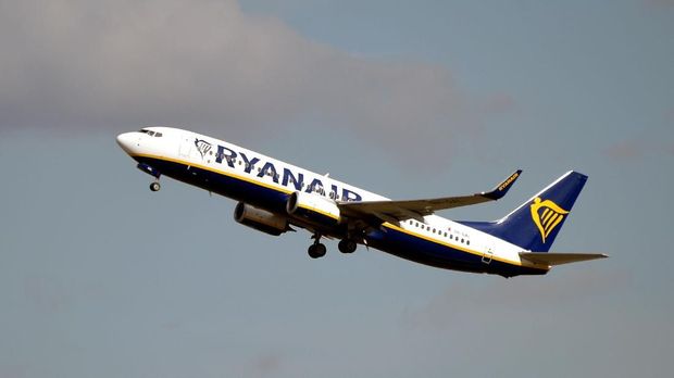 This picture taken on September 27, 2019 shows an Boeing 737 NG / Maxof Irish Low Cost compagny Ryanair after taking off from the Toulouse-Blagnac airport, near Toulouse. (Photo by PASCAL PAVANI / AFP)