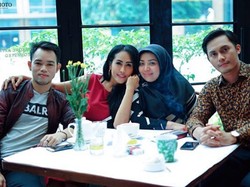 Ayah dan Ibu Ratu Meta Meninggal Dunia