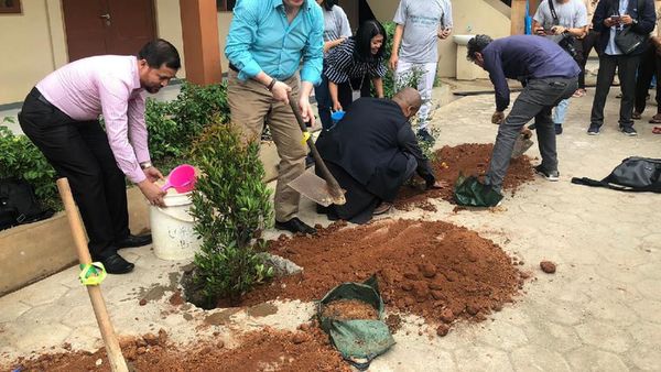 Momen Ratusan Santri Terjun Melestarikan Lingkungan