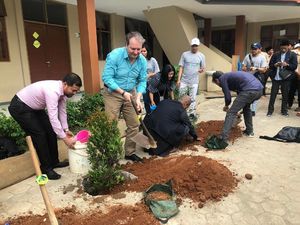 Momen Ratusan Santri Terjun Melestarikan Lingkungan