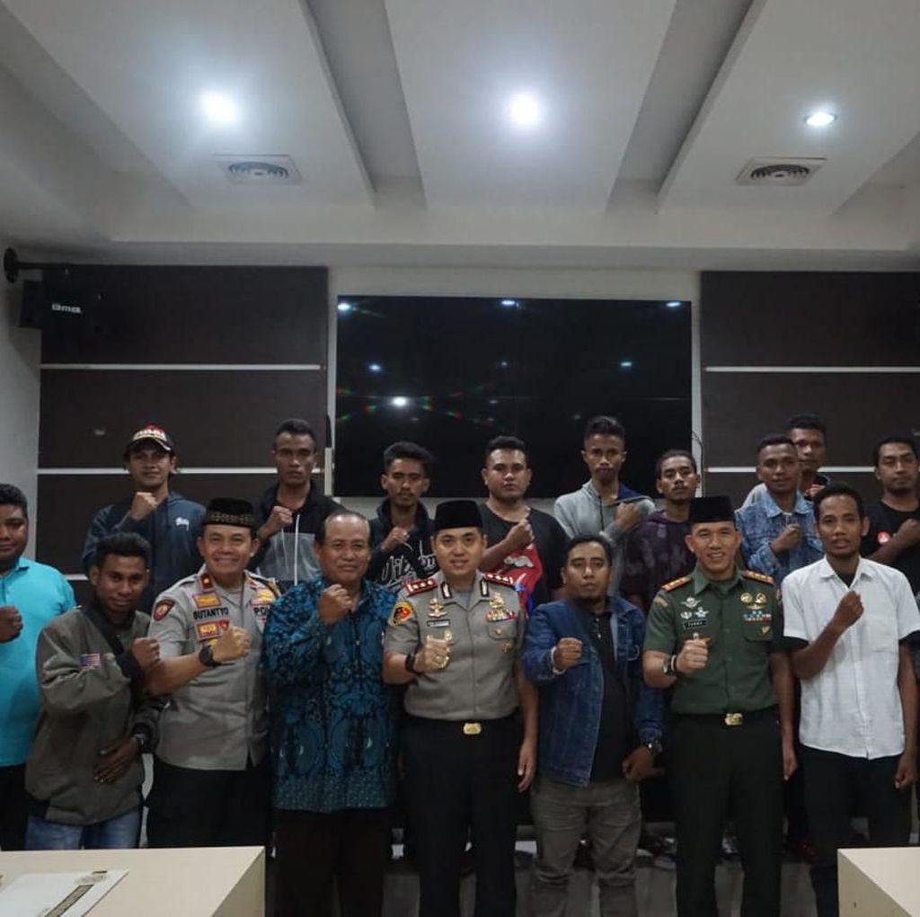 Dua Kelompok Mahasiswa di Kota Malang yang Tawuran Sudah Berdamai Dua Kelompok Mahasiswa di Kota Malang yang Tawuran Sudah Berdamai