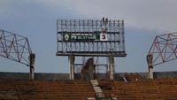 Perawatan tersebut bertujuan untuk memulihkan kondisi rumput dan menunjang sarana dan fasilitas untuk terselenggaranya even olah raga di Stadion Gelora Bung Tomo.